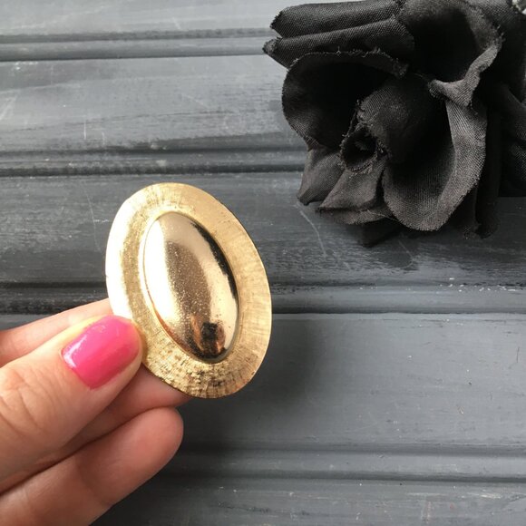 Gold Metal Collar Clip - Picture 2 of 9